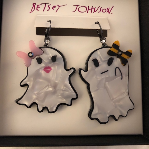 Betsey Johnson Hematite Tone & White Acrylic Ghost Mismatch Drop Earrings NIB - Picture 2 of 12